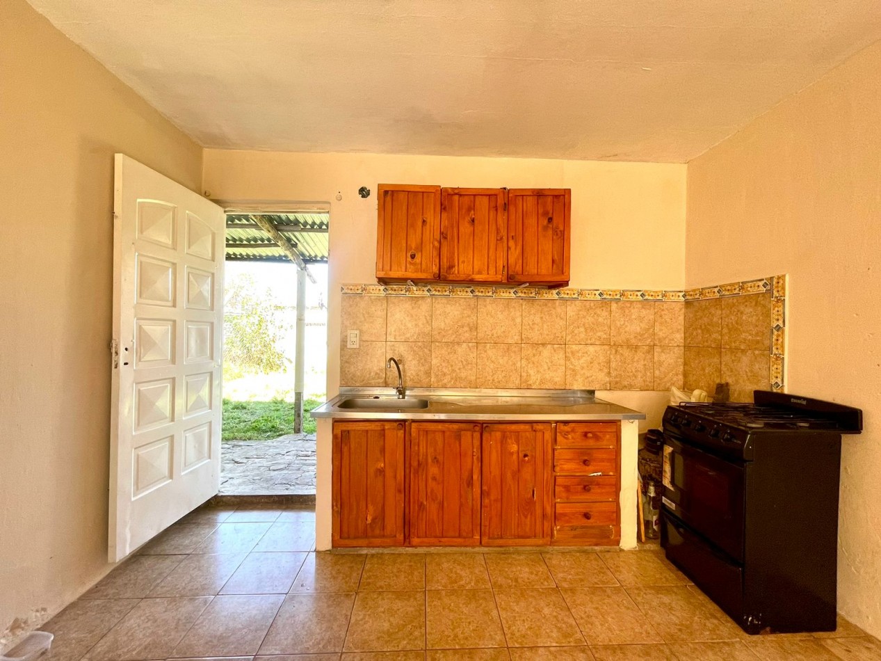 EN VENTA CASA DE DOS DORMITORIOS EN AVDA. JORGE NEWBERY Y LAS GARZAS