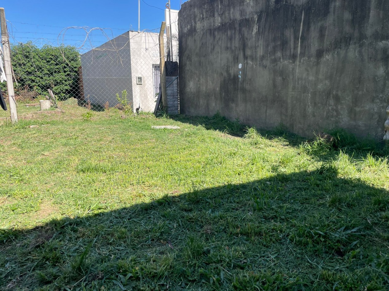 EN VENTA CASA DE DOS DORMITORIOS EN AVDA. JORGE NEWBERY Y LAS GARZAS