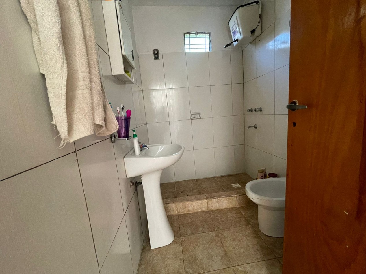 EN VENTA CASA DE DOS DORMITORIOS EN AVDA. JORGE NEWBERY Y LAS GARZAS