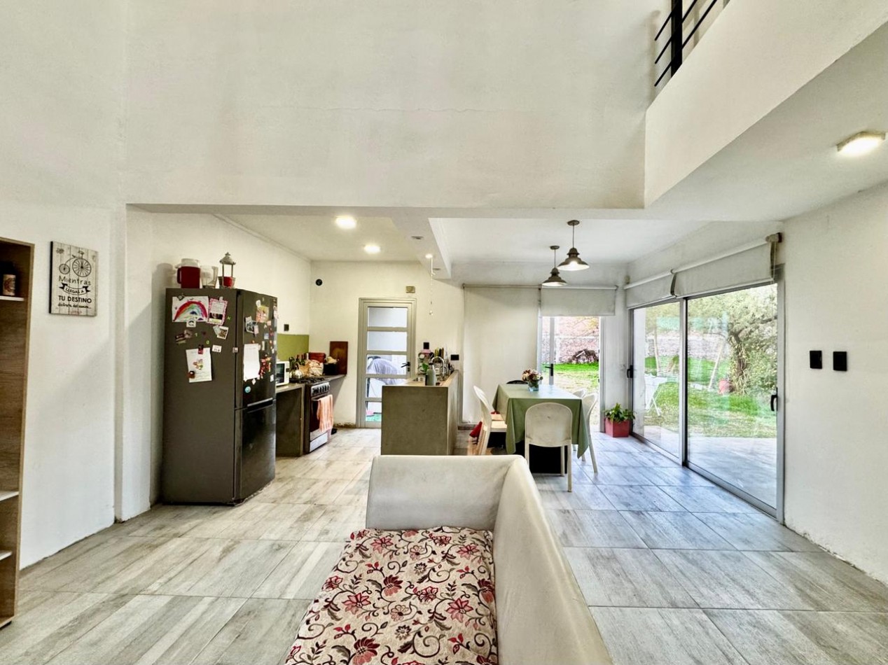 VENTA CASA 2 DORMITORIOS CON PATIO ZONA GOLF