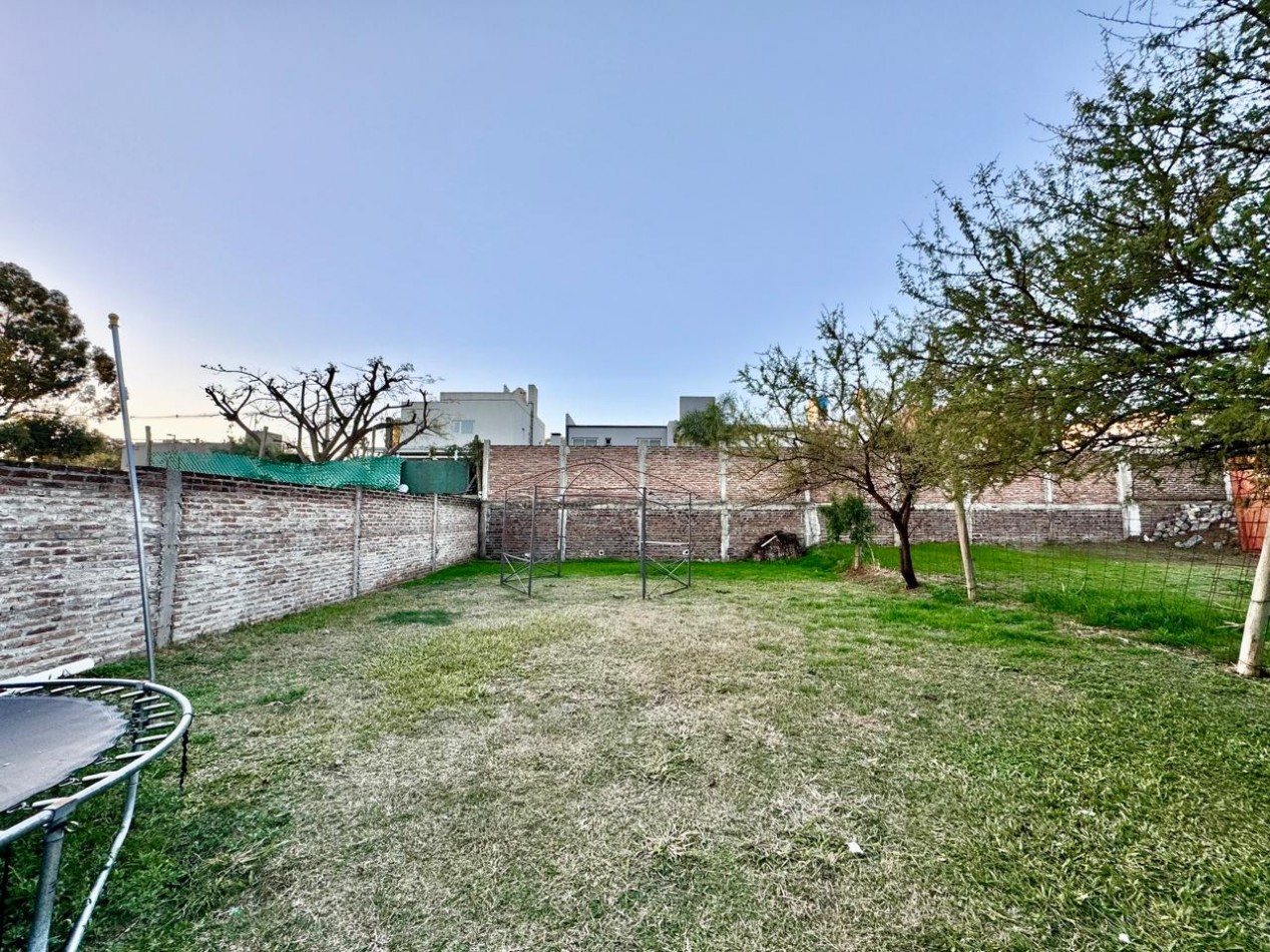 VENTA CASA 2 DORMITORIOS CON PATIO ZONA GOLF