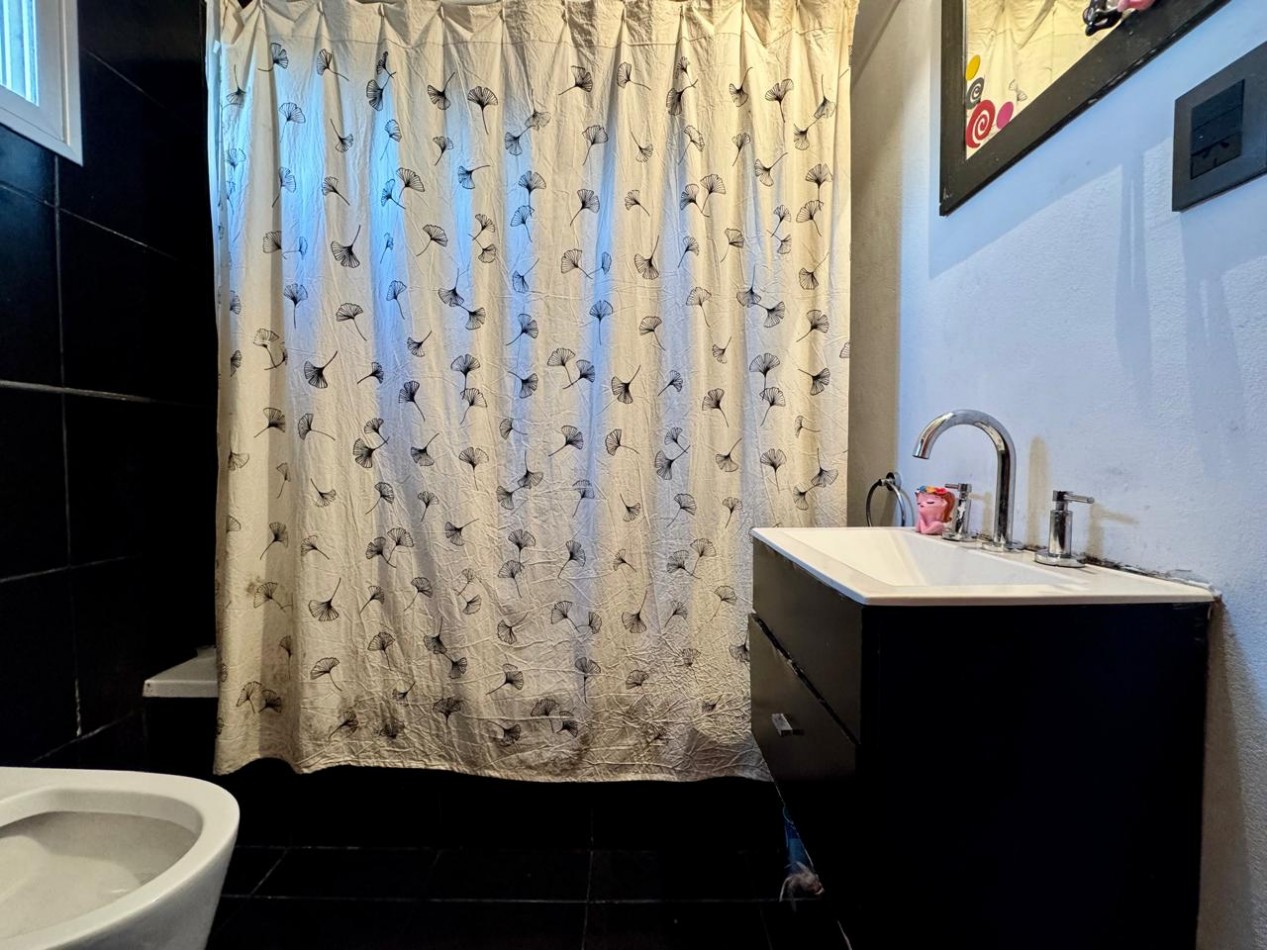 VENTA CASA 2 DORMITORIOS CON PATIO ZONA GOLF