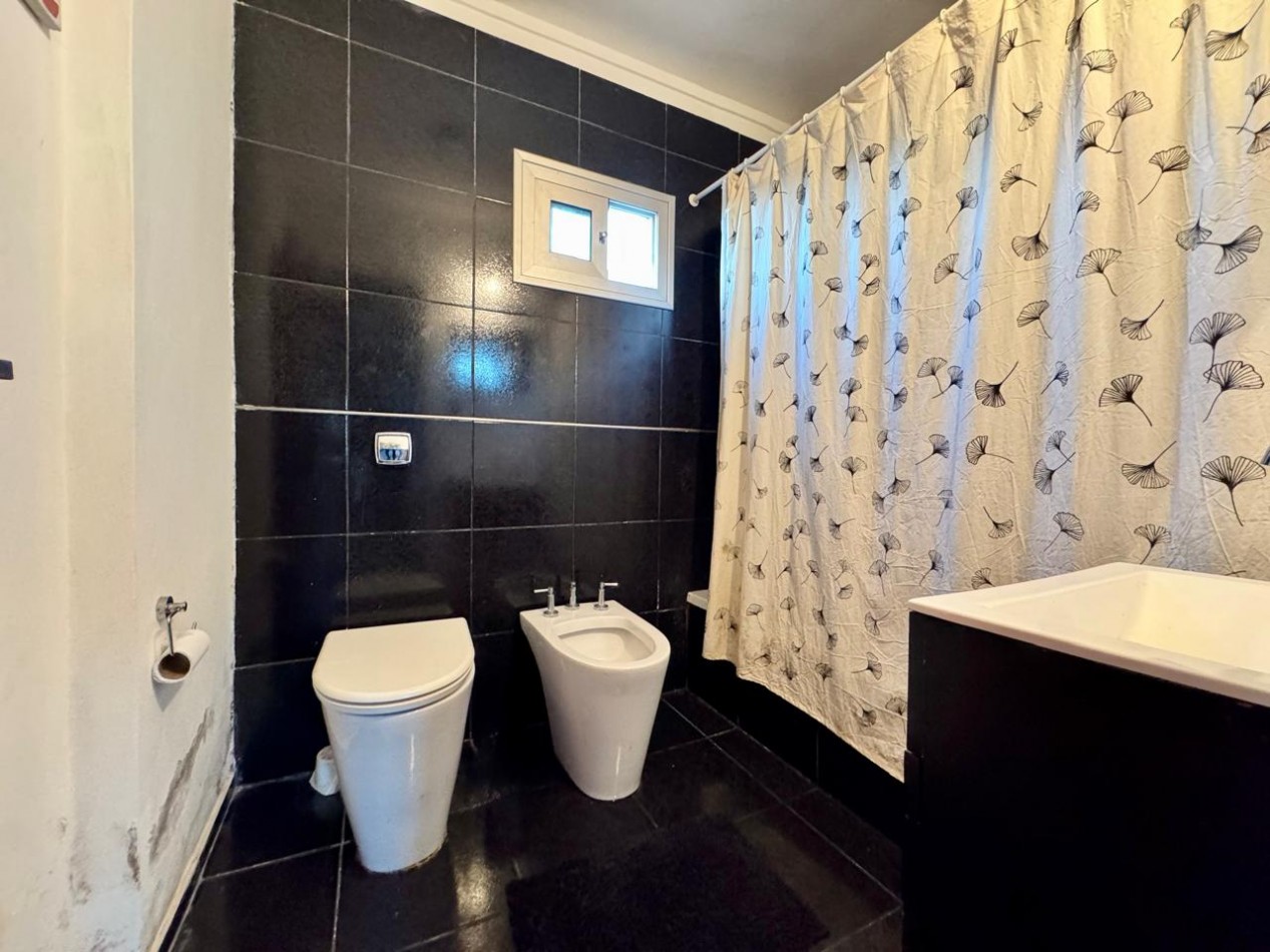 VENTA CASA 2 DORMITORIOS CON PATIO ZONA GOLF