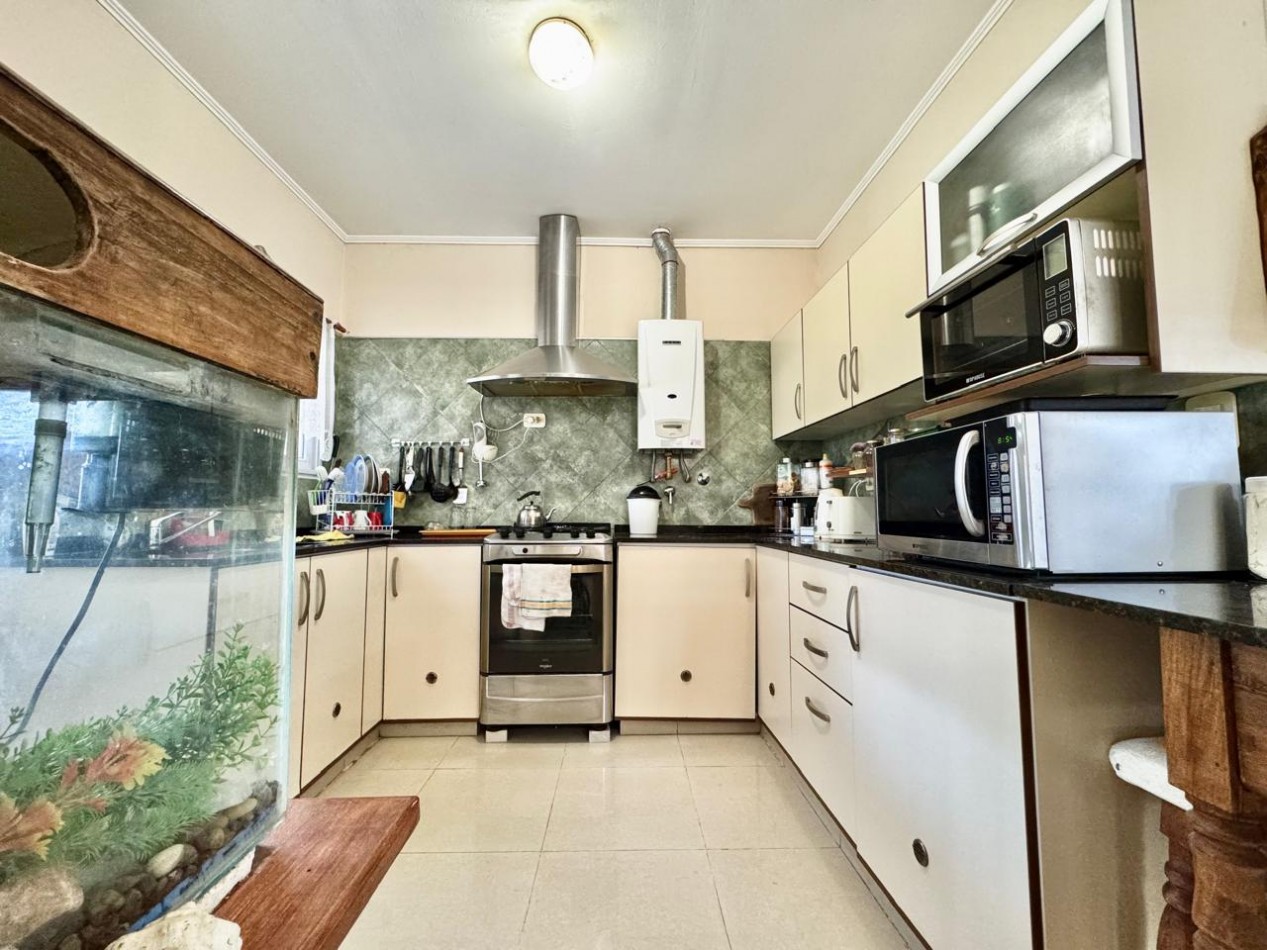 VENTA CASA 3 DORMITORIOS COCHERA Y PATIO ZONA LA TOMA
