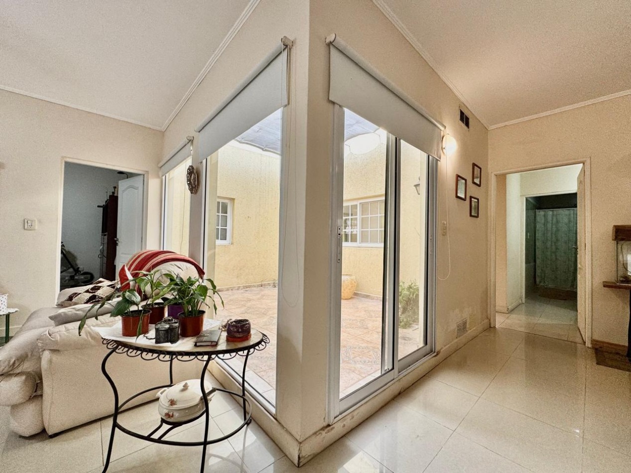 VENTA CASA 3 DORMITORIOS COCHERA Y PATIO ZONA LA TOMA