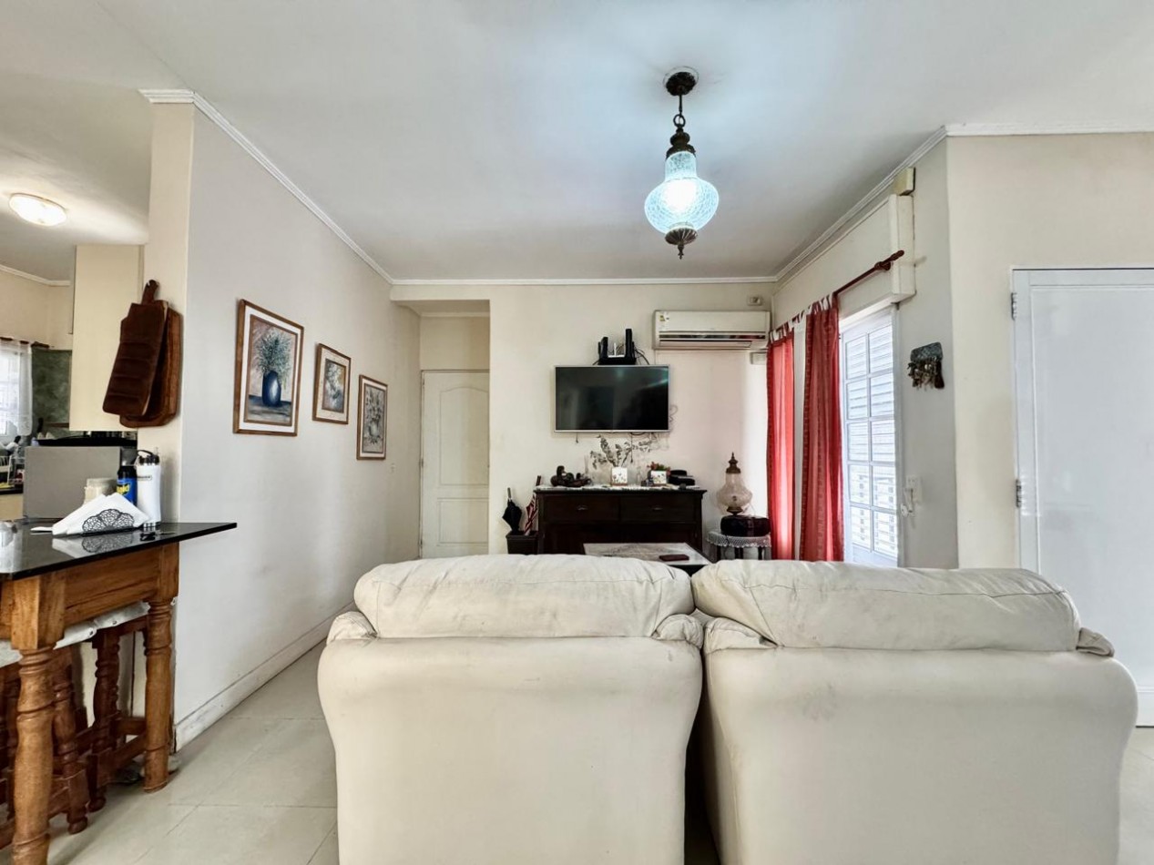 VENTA CASA 3 DORMITORIOS COCHERA Y PATIO ZONA LA TOMA