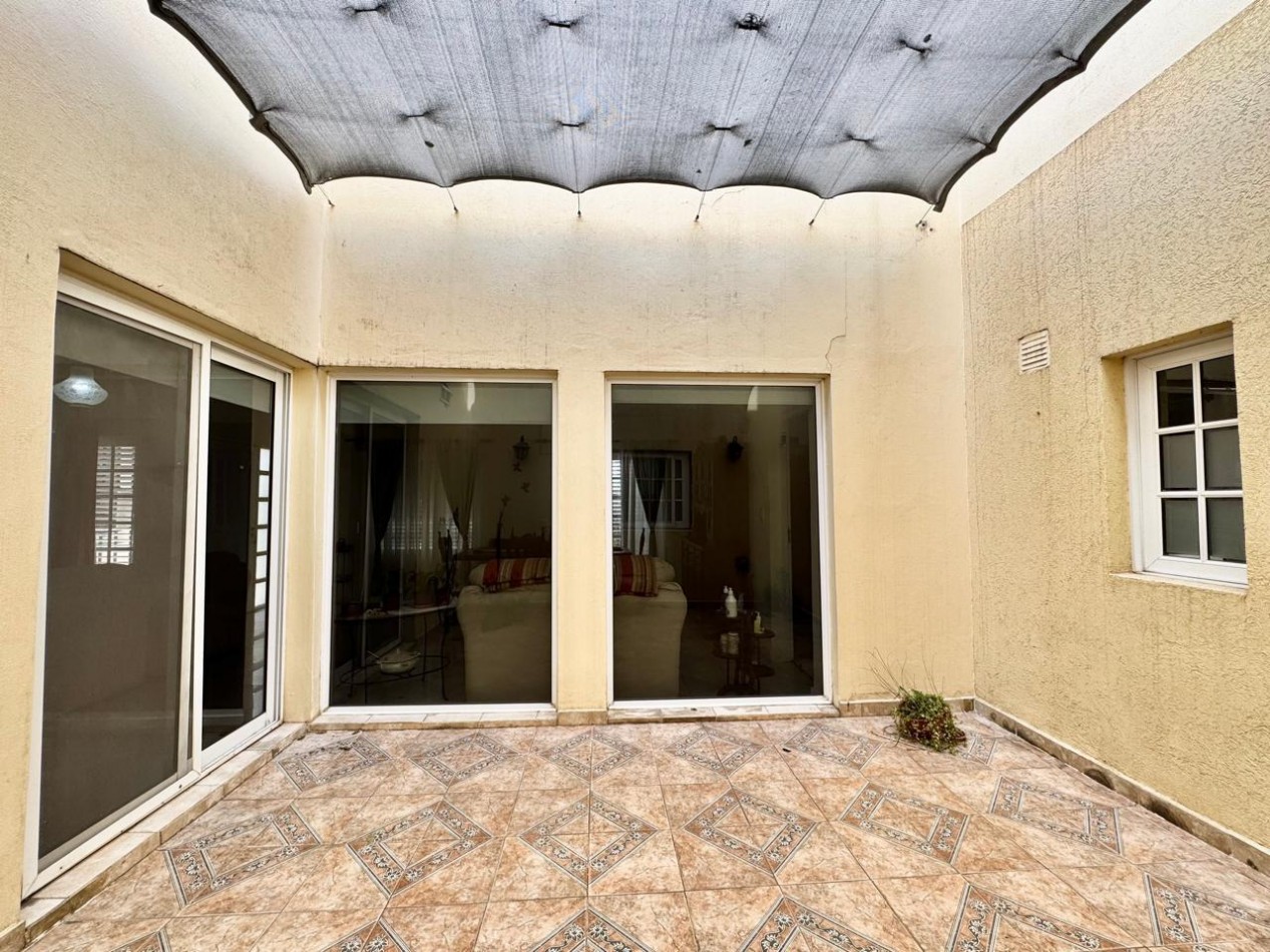 VENTA CASA 3 DORMITORIOS COCHERA Y PATIO ZONA LA TOMA