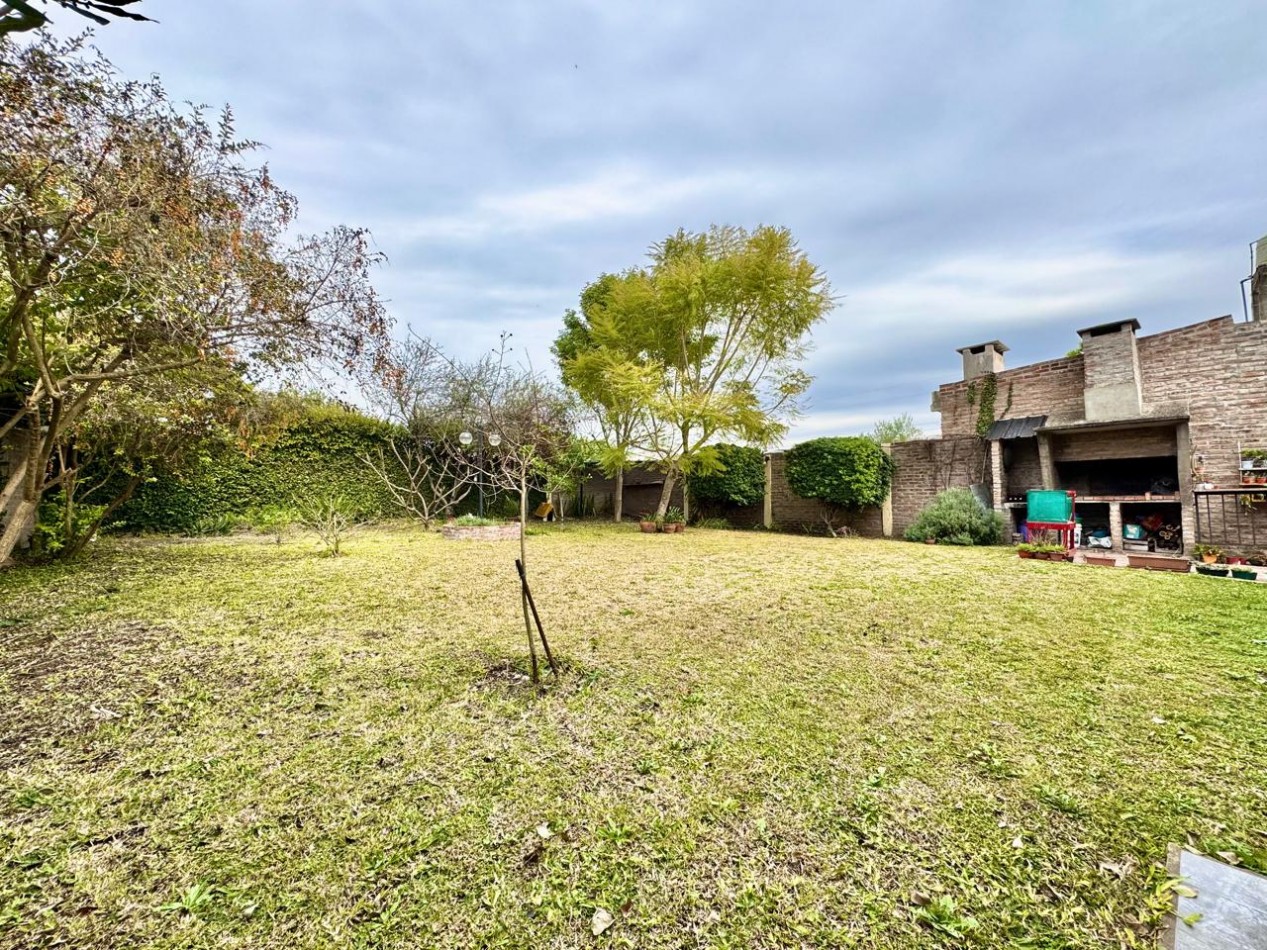VENTA CASA 3 DORMITORIOS COCHERA Y PATIO ZONA LA TOMA
