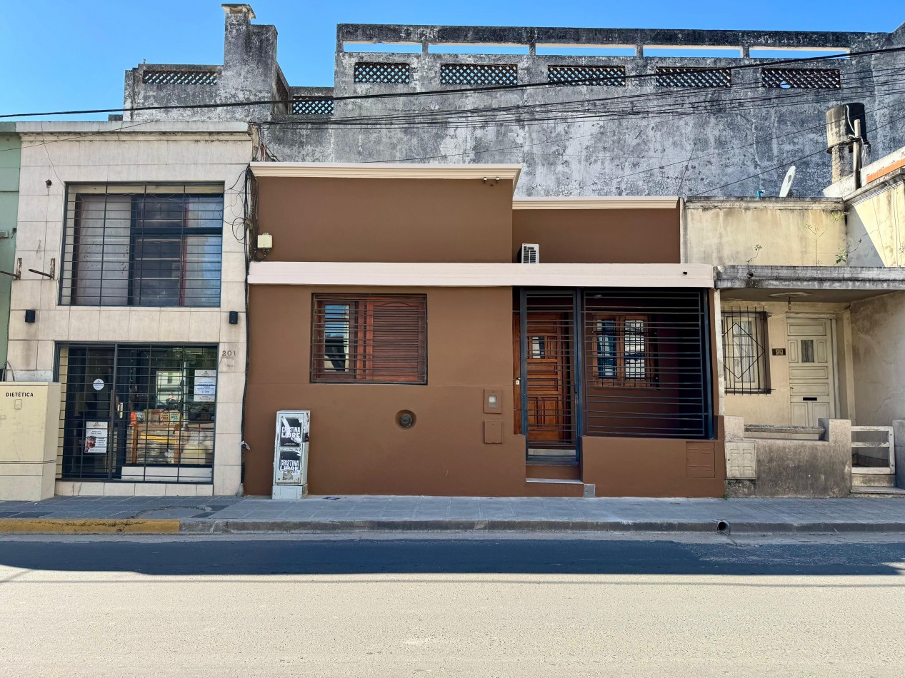 CASA EN VENTA EN EL CENTRO DE PARANA- Carbo y 9 de Julio | Apta credito