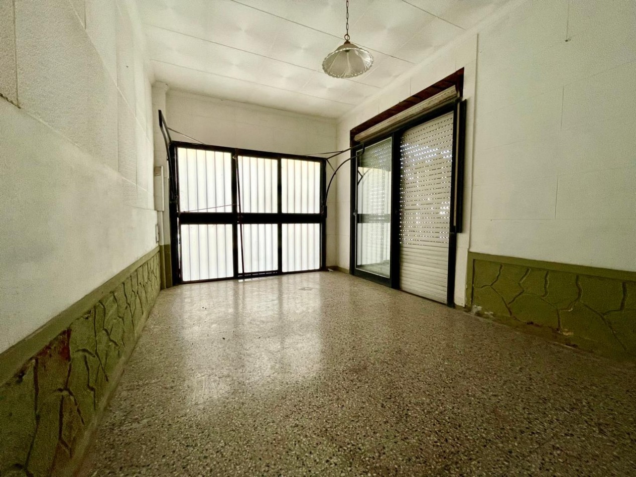 VENTA CASA 2 DORMITORIOS A REFACCIONAR 