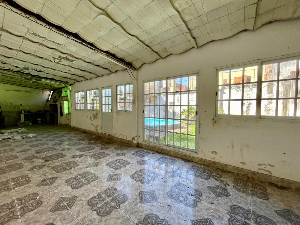 VENTA CASA 2 DORMITORIOS A REFACCIONAR 