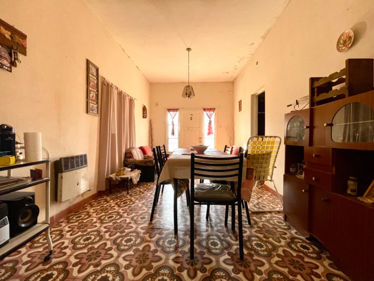VENTA CASA EN ESQUINA MEDUS Y LEONIDAS ECHAGUE