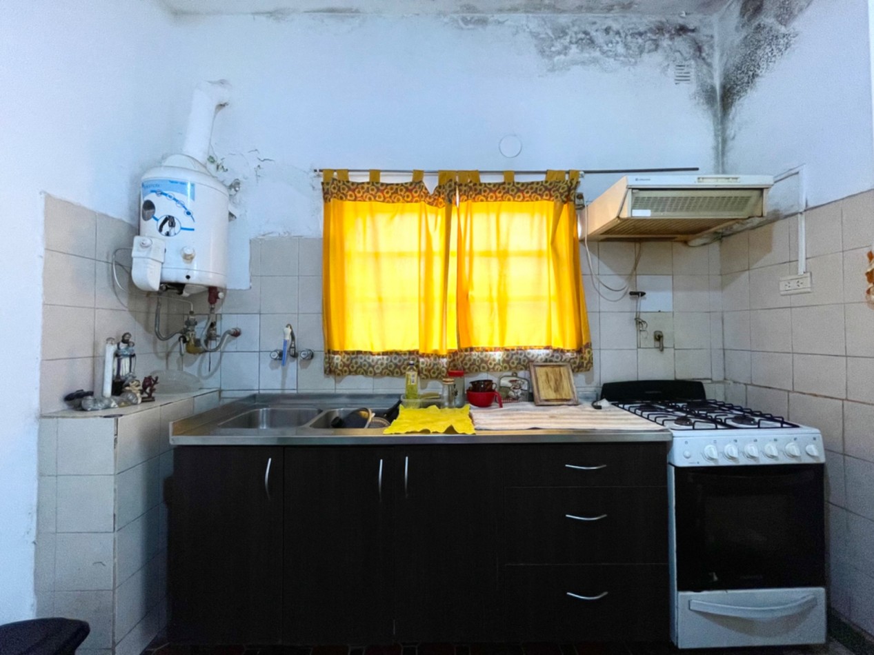 VENTA CASA EN ESQUINA MEDUS Y LEONIDAS ECHAGUE