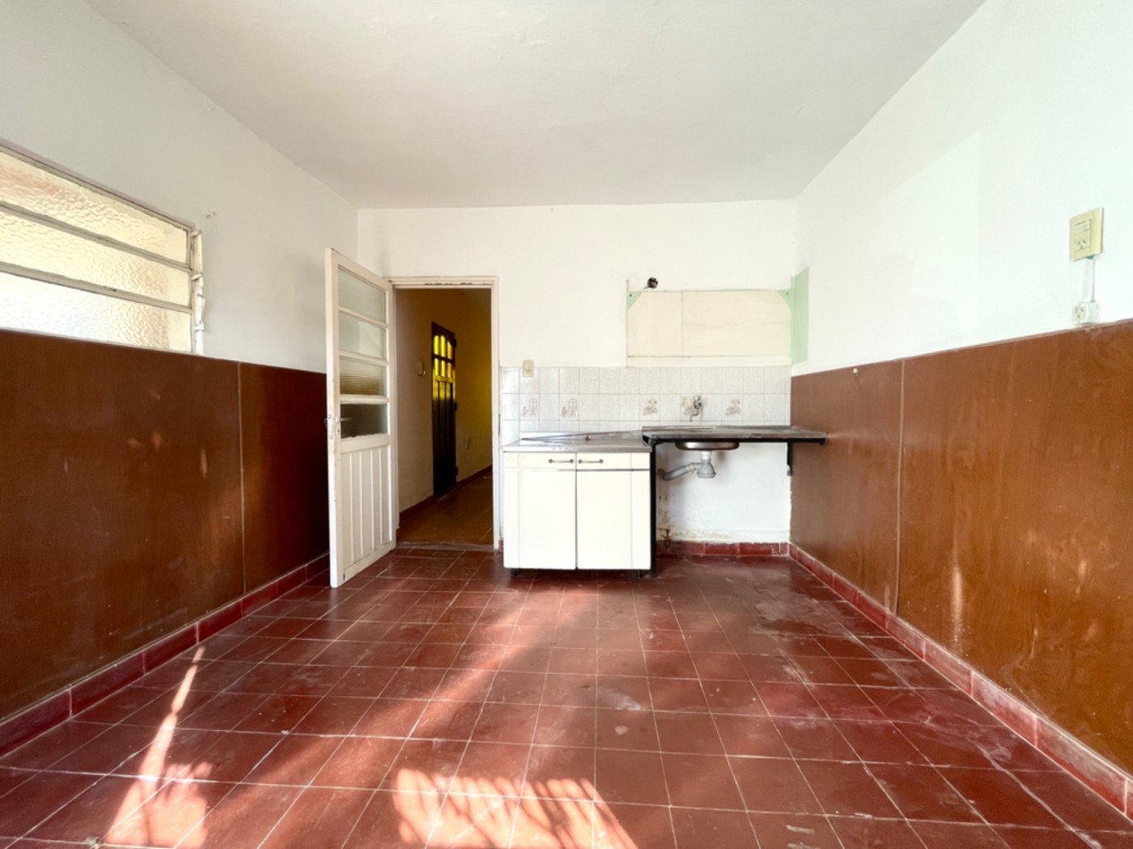 VENTA CASA EN ESQUINA MEDUS Y LEONIDAS ECHAGUE