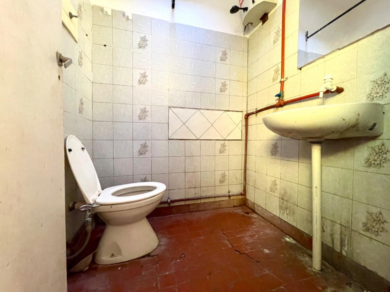 VENTA CASA EN ESQUINA MEDUS Y LEONIDAS ECHAGUE