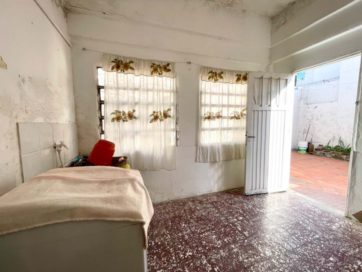 VENTA CASA EN ESQUINA MEDUS Y LEONIDAS ECHAGUE