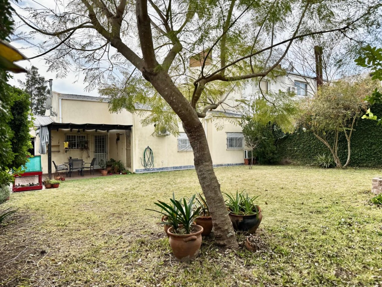 VENTA CASA 3 DORMITORIOS COCHERA Y PATIO ZONA LA TOMA