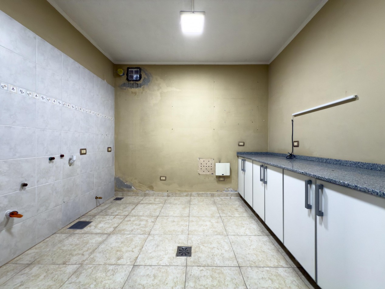 VENTA CASA 4 HABITACIONES, 4 COCHERAS, 4 BAÑOS Y PATIO ZONA CRISTO