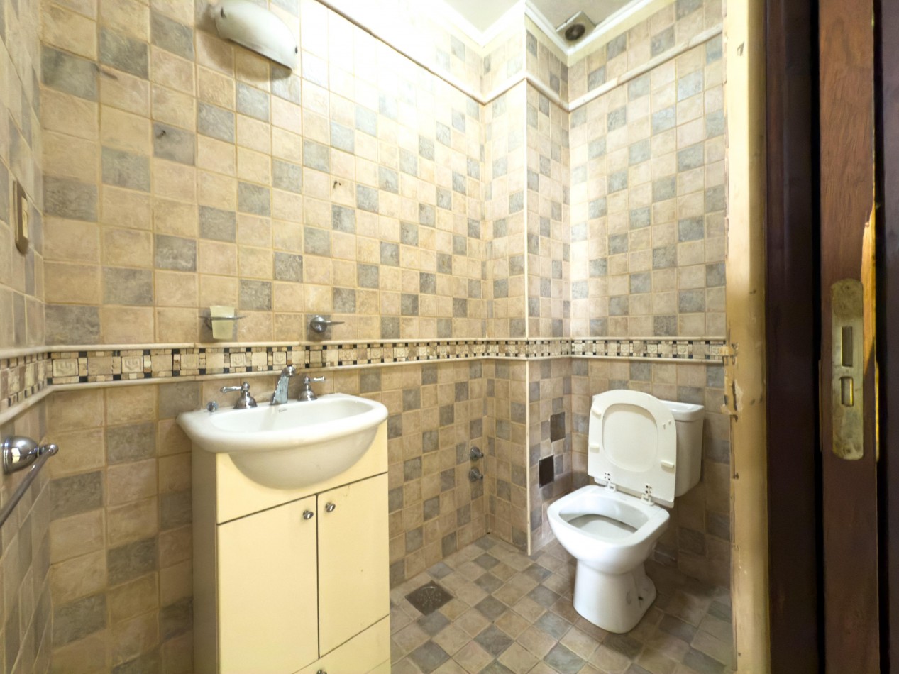 VENTA CASA 4 HABITACIONES, 4 COCHERAS, 4 BAÑOS Y PATIO ZONA CRISTO