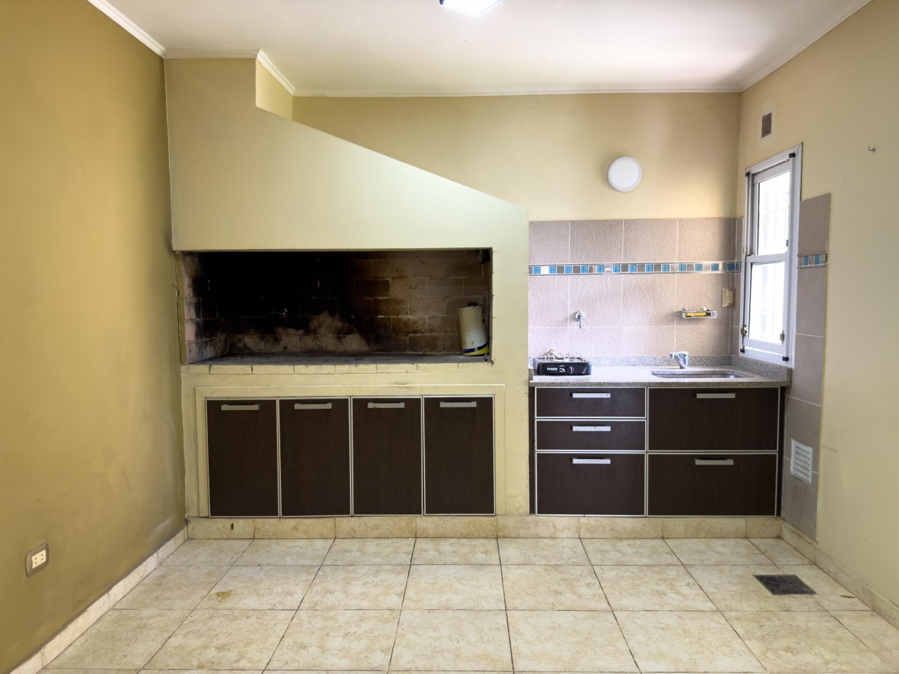 VENTA CASA 4 HABITACIONES, 4 COCHERAS, 4 BAÑOS Y PATIO ZONA CRISTO