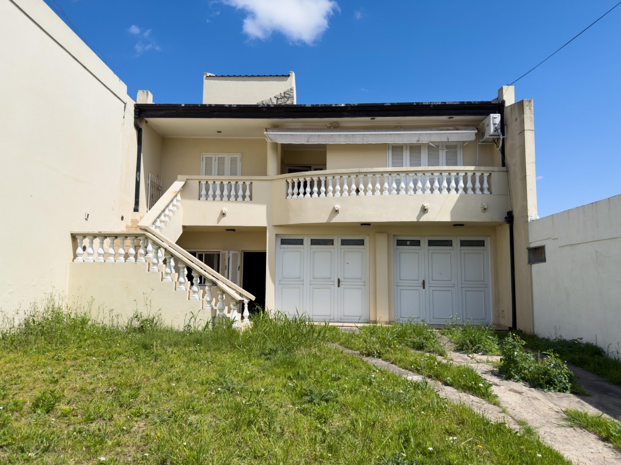 VENTA CASA 4 HABITACIONES, 4 COCHERAS, 4 BAÑOS Y PATIO ZONA CRISTO