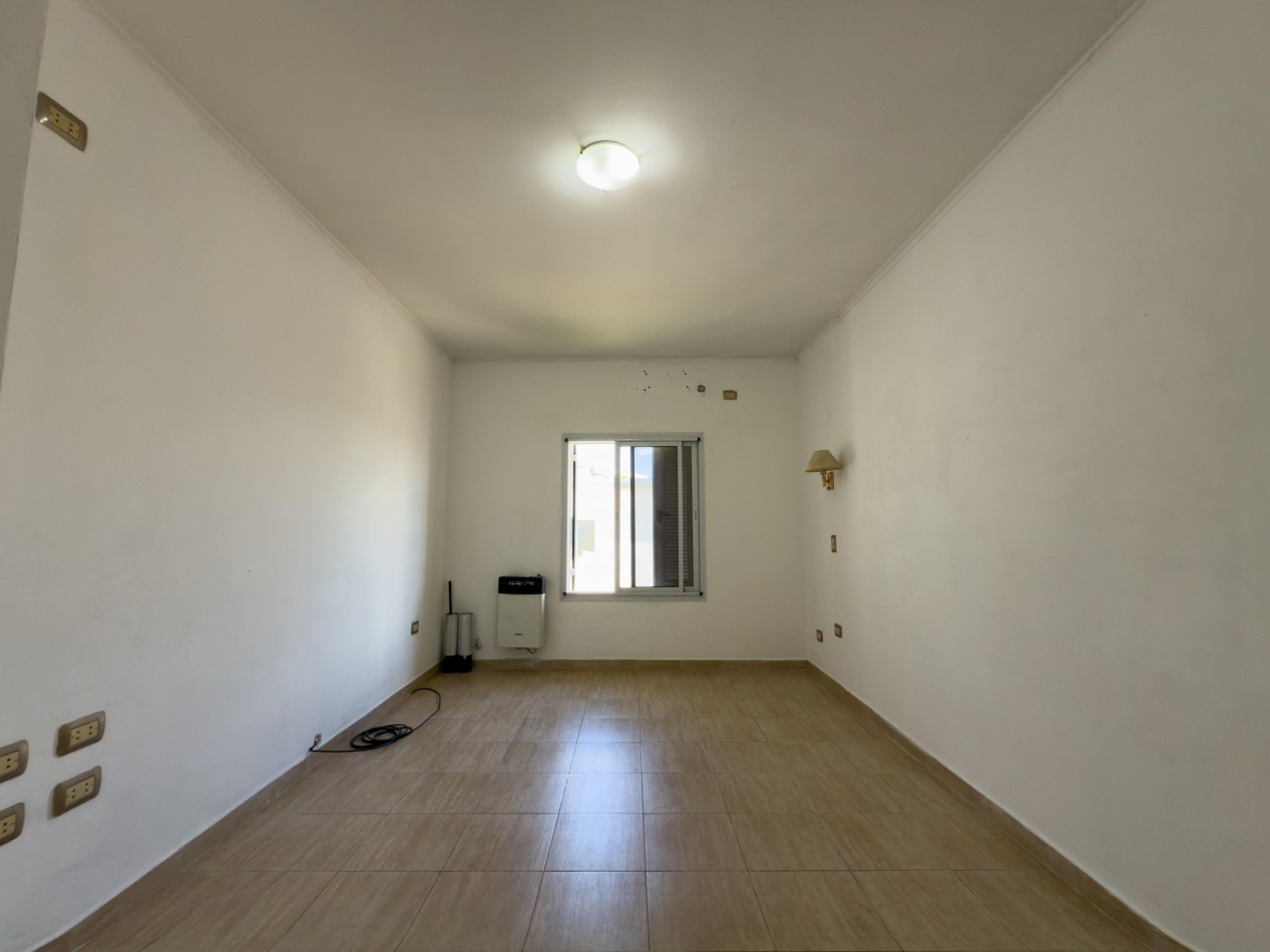 VENTA CASA 4 HABITACIONES, 4 COCHERAS, 4 BAÑOS Y PATIO ZONA CRISTO