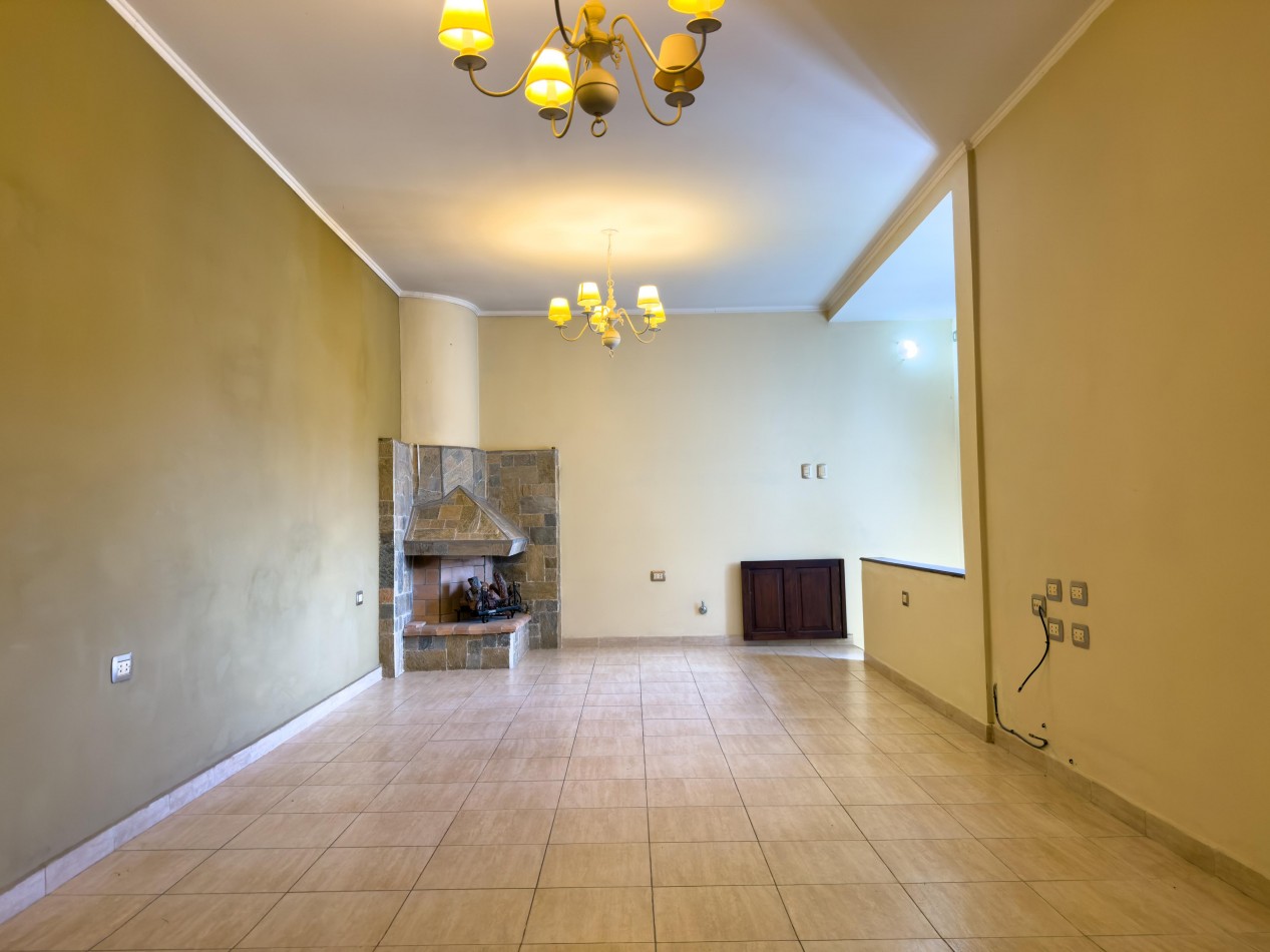 VENTA CASA 4 HABITACIONES, 4 COCHERAS, 4 BAÑOS Y PATIO ZONA CRISTO