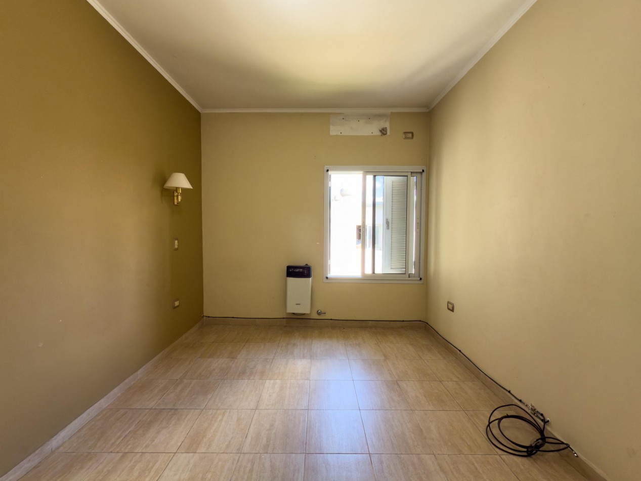 VENTA CASA 4 HABITACIONES, 4 COCHERAS, 4 BAÑOS Y PATIO ZONA CRISTO