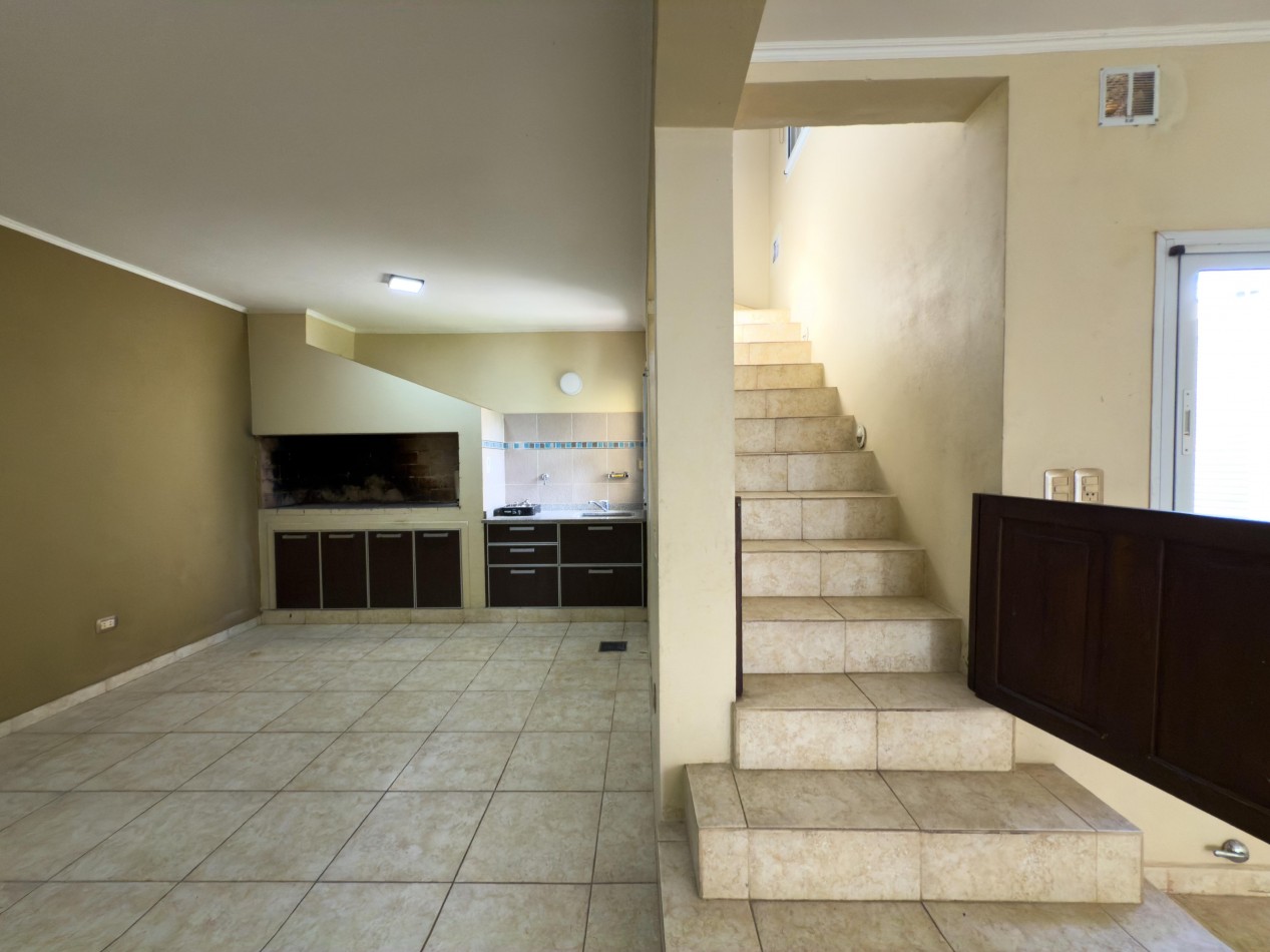 VENTA CASA 4 HABITACIONES, 4 COCHERAS, 4 BAÑOS Y PATIO ZONA CRISTO