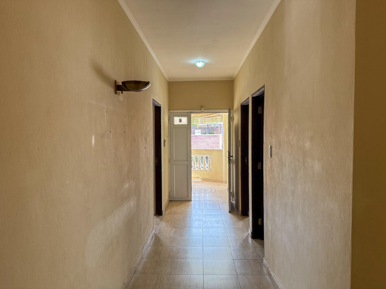 VENTA CASA 4 HABITACIONES, 4 COCHERAS, 4 BAÑOS Y PATIO ZONA CRISTO