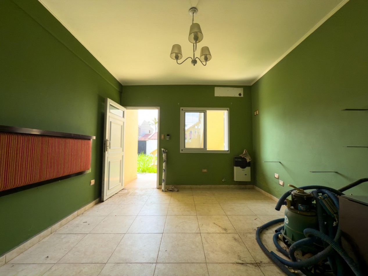 VENTA CASA 4 HABITACIONES, 4 COCHERAS, 4 BAÑOS Y PATIO ZONA CRISTO