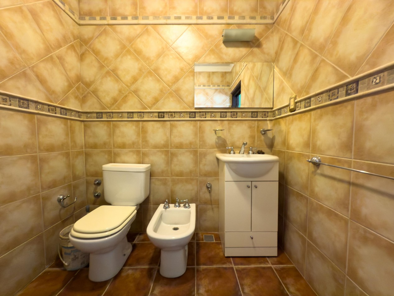 VENTA CASA 4 HABITACIONES, 4 COCHERAS, 4 BAÑOS Y PATIO ZONA CRISTO