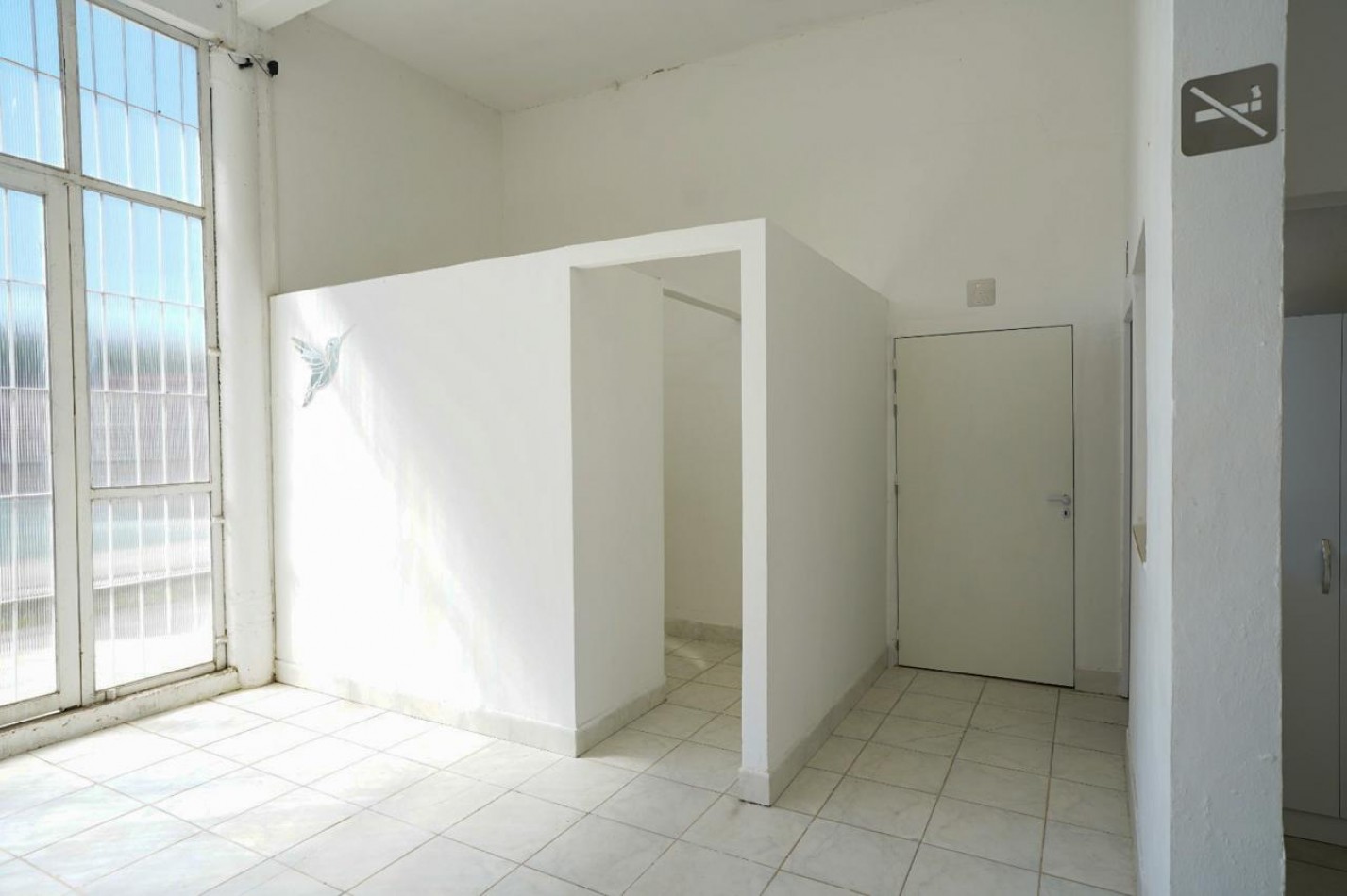 VENTA SALON CON PISCINA ZONA LA TOMA