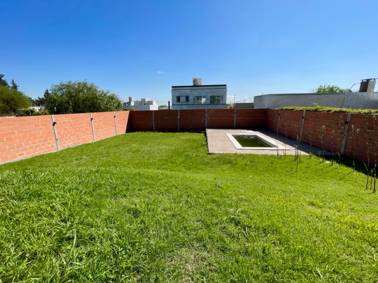 VENTA CASA QUINTA - ORO VERDE FRENTE AL INTA