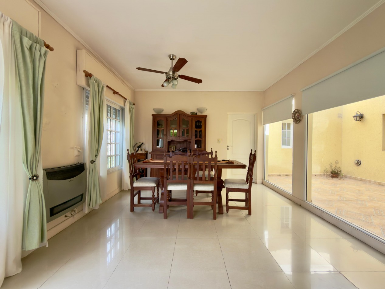 VENTA CASA 3 DORMITORIOS COCHERA Y PATIO ZONA LA TOMA