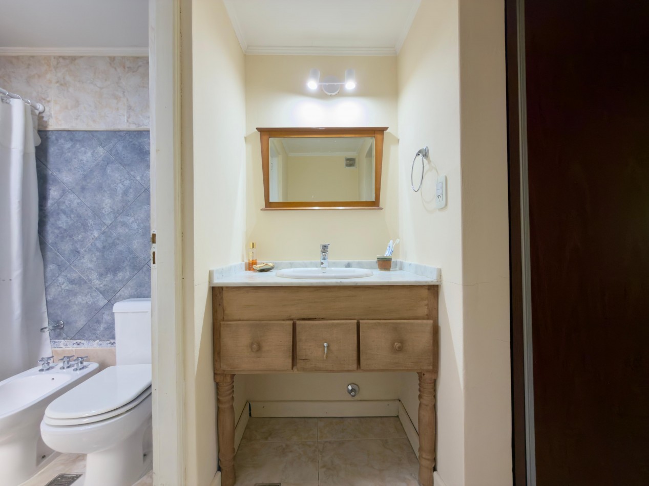 VENTA CASA 3 DORMITORIOS COCHERA Y PATIO ZONA LA TOMA