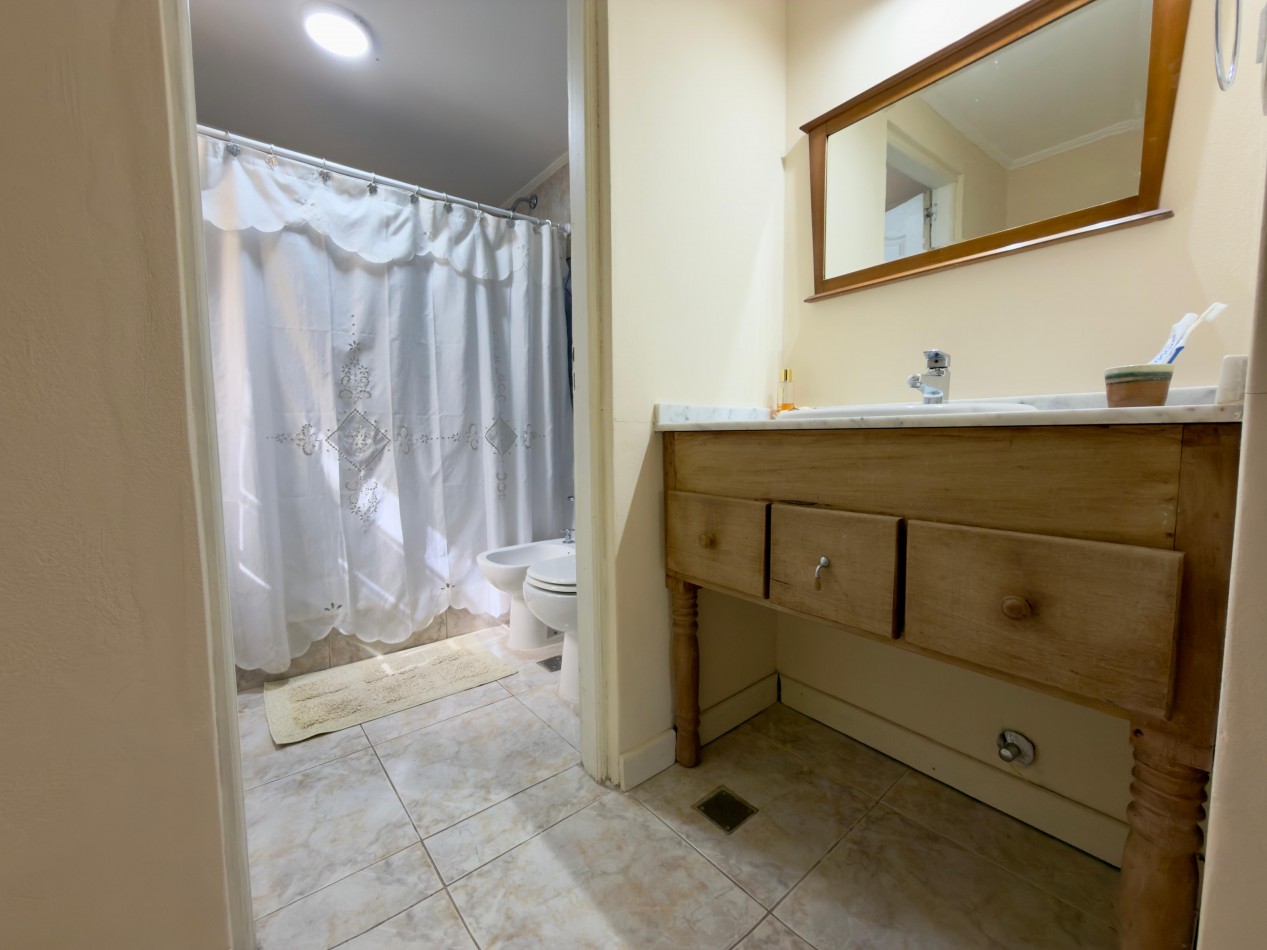 VENTA CASA 3 DORMITORIOS COCHERA Y PATIO ZONA LA TOMA