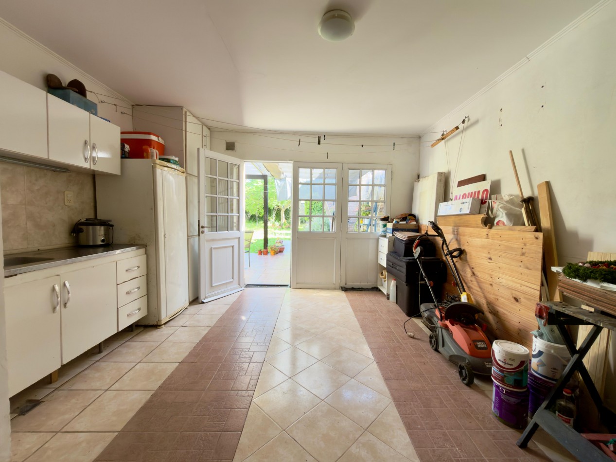 VENTA CASA 3 DORMITORIOS COCHERA Y PATIO ZONA LA TOMA