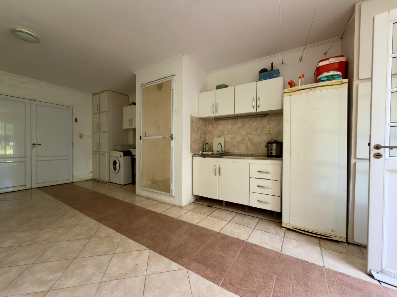 VENTA CASA 3 DORMITORIOS COCHERA Y PATIO ZONA LA TOMA