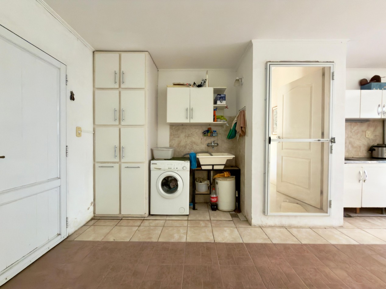 VENTA CASA 3 DORMITORIOS COCHERA Y PATIO ZONA LA TOMA