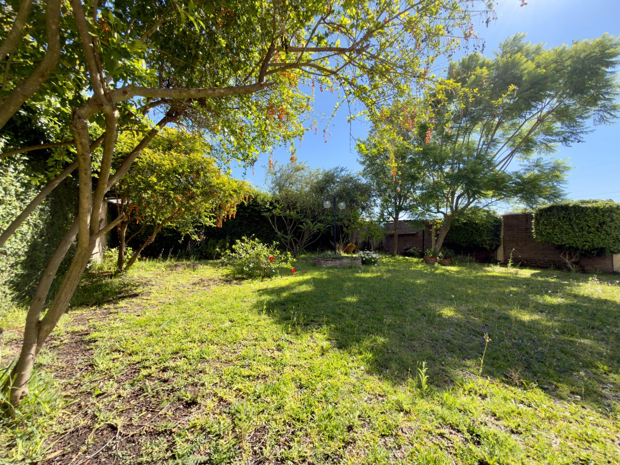 VENTA CASA 3 DORMITORIOS COCHERA Y PATIO ZONA LA TOMA