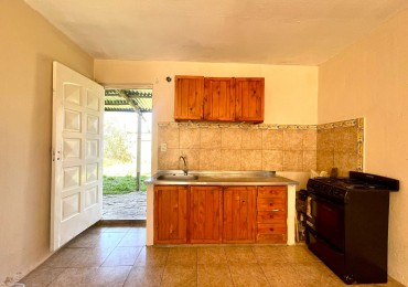 EN VENTA CASA DE DOS DORMITORIOS EN AVDA. JORGE NEWBERY Y LAS GARZAS