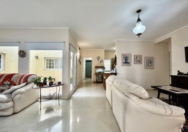 VENTA CASA 3 DORMITORIOS COCHERA Y PATIO ZONA LA TOMA